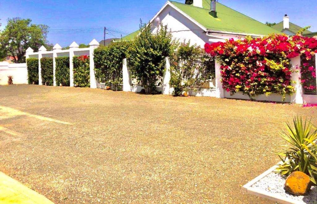De Graaff Manor Hotel Exterior photo